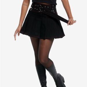 Hot Topic Black & Red Contrast Stitch Grommet Pleated Mini Skirt
